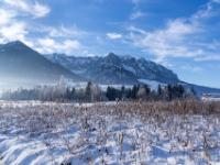 Am westlichen Ortsrand von Walchsee gegen Zahmen Kaiser